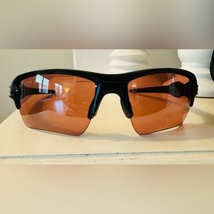 Oakley Women Sun glasses in great condition